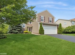 1352 Mayfair Ln, Grayslake, IL