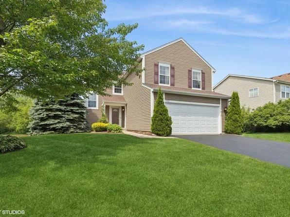 1352 Mayfair Ln, Grayslake, IL 60030