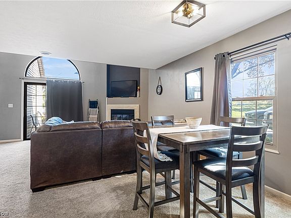 3rd image of 4072 Saint Andrews Ct Unit 6