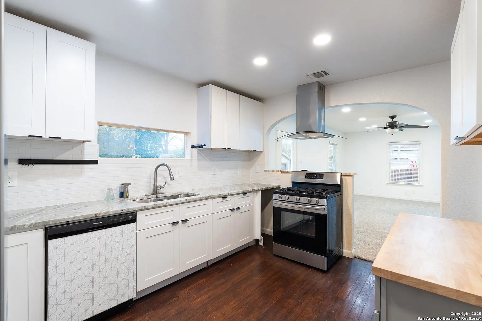 2519 W Huisache Ave — photo 5