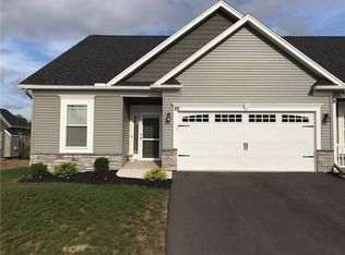 26 Cedar Cove Trl, Gates, NY 14606