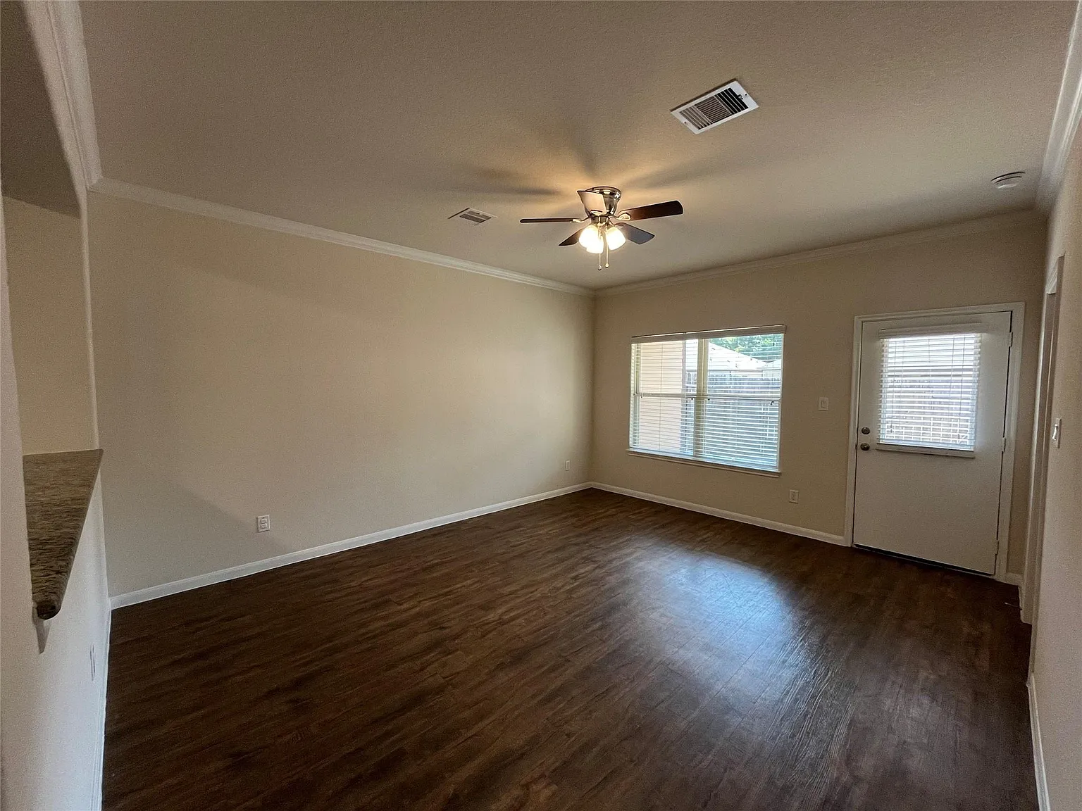 3 bed, 2.0 bath, 1319 sqft, $1,700 — Photo 3