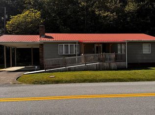 2474 State Route 825, Hagerhill, KY 41222