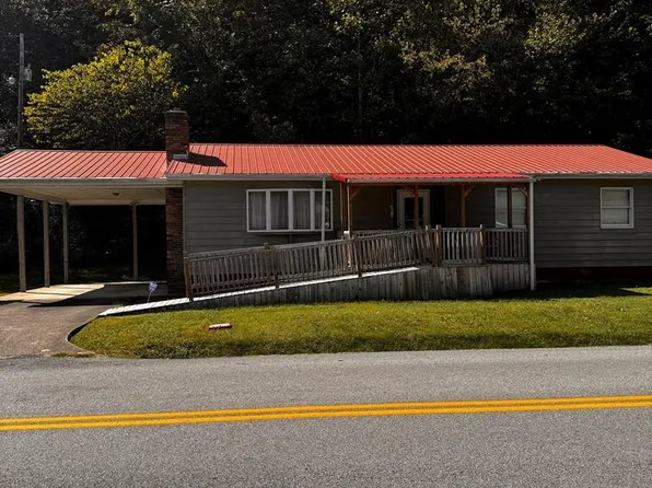 2474 State Route 825, Hagerhill, KY 41222