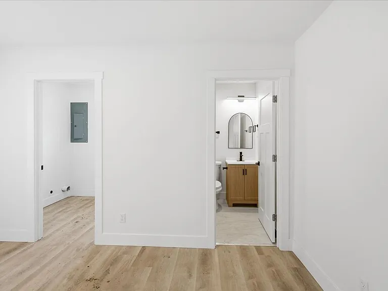 1036 N Parker Ave — Photo 9