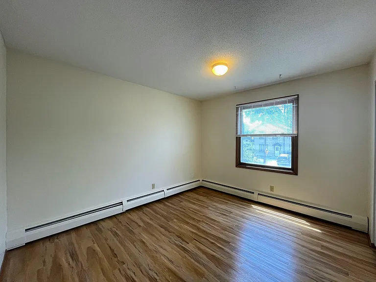 401 9th St SE — Photo 9