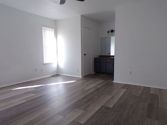 5th image of 4163 Freestone St