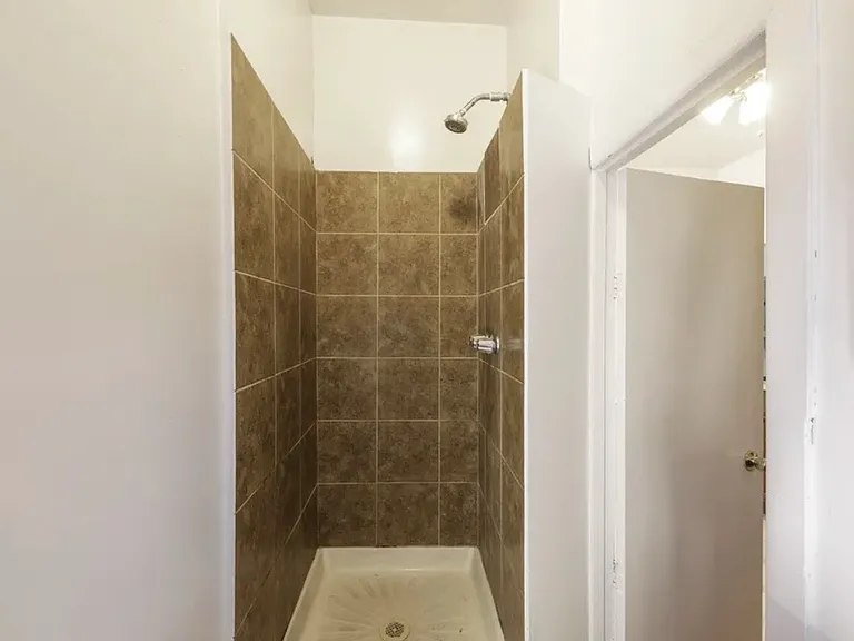 2752 S Kedvale Ave #2R — Photo 8