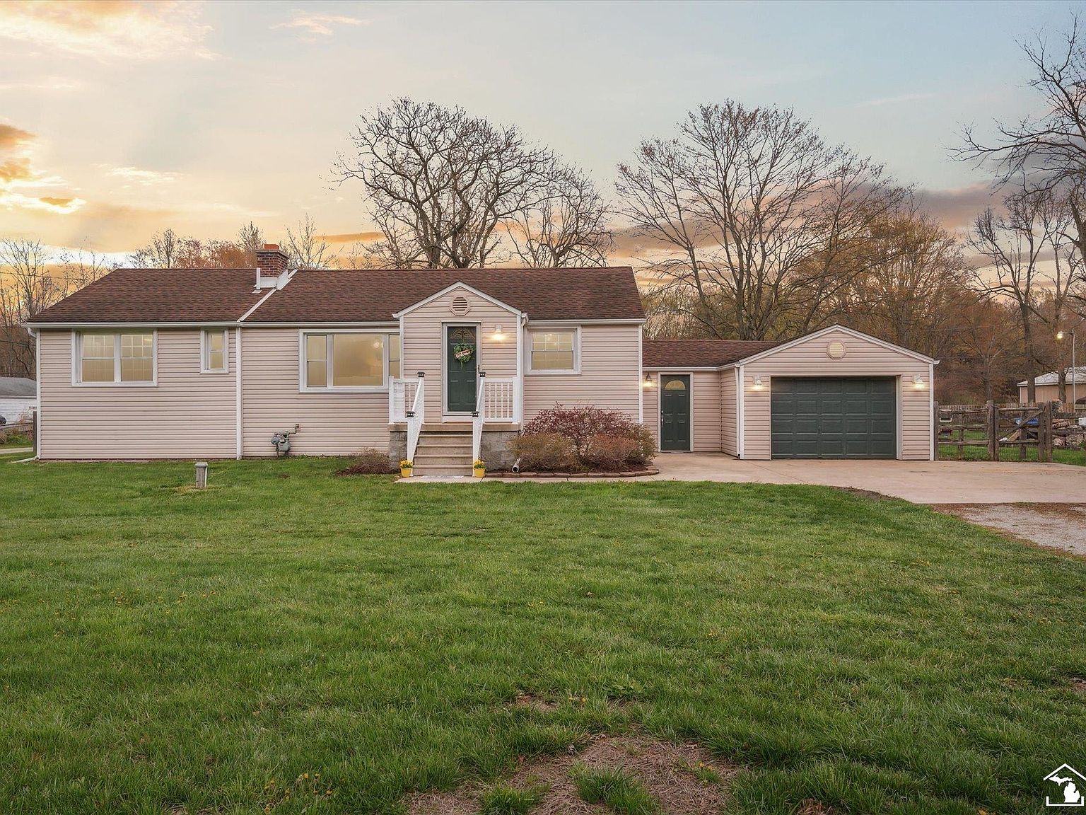 8766 Secor Rd, Lambertville, MI 48144 Zillow