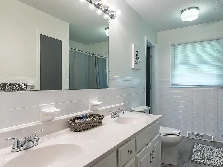 320 Broken Saddle Ln — Photo 18