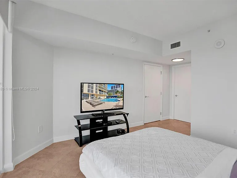 16699 Collins Ave #3105 — Photo 28