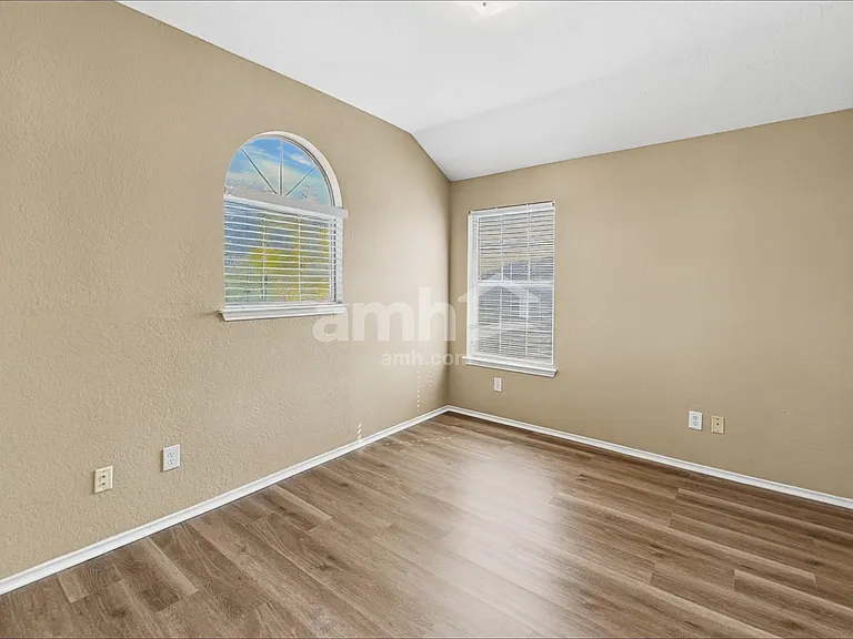 7504 Wood Slope Dr — Photo 18