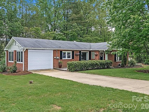 3rd image of 1106 Cherokee Dr