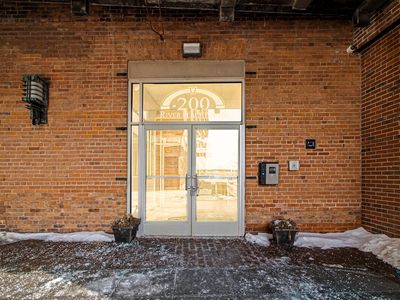 200 River Place Dr APT 6, Detroit, MI, 48207