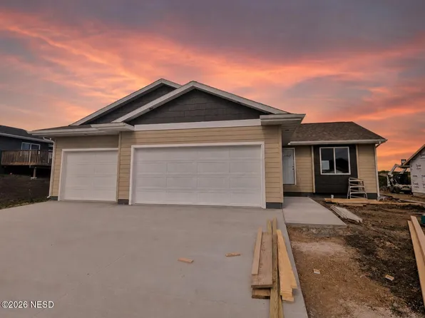 31 27th St SW, Watertown, SD 57201