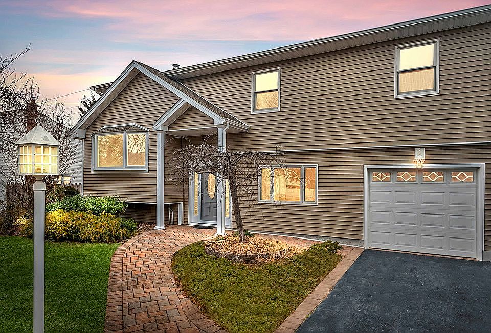 1st image of 16 Lois Ln