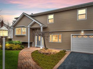 16 Lois Ln, Old Bethpage, NY 11804