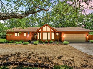 3972 SW Canterbury Town Rd, Topeka, KS 66610