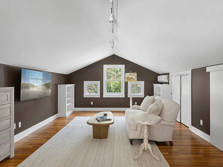 647 Hands Creek Rd — Photo 16