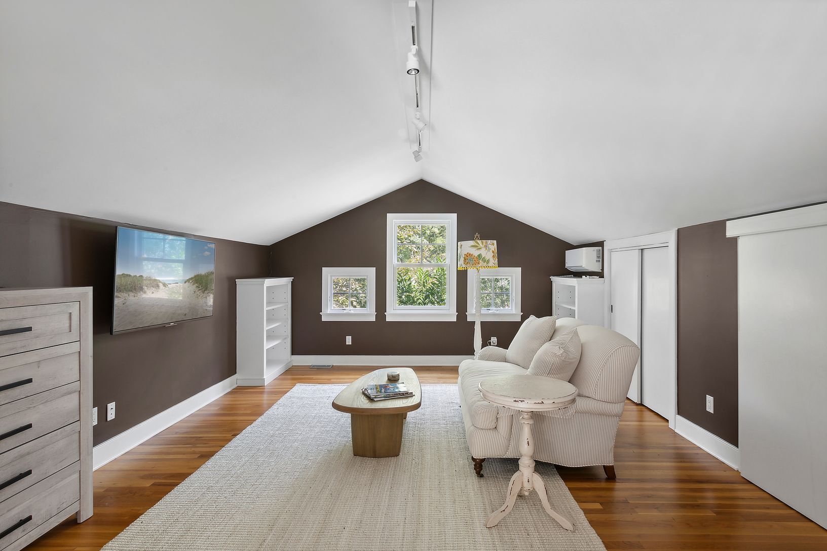  Upstairs Loft Area
