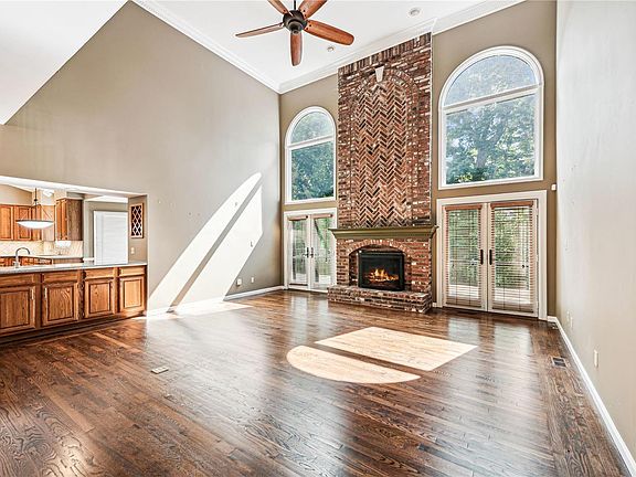4th image of 366 Turnberry Place Dr