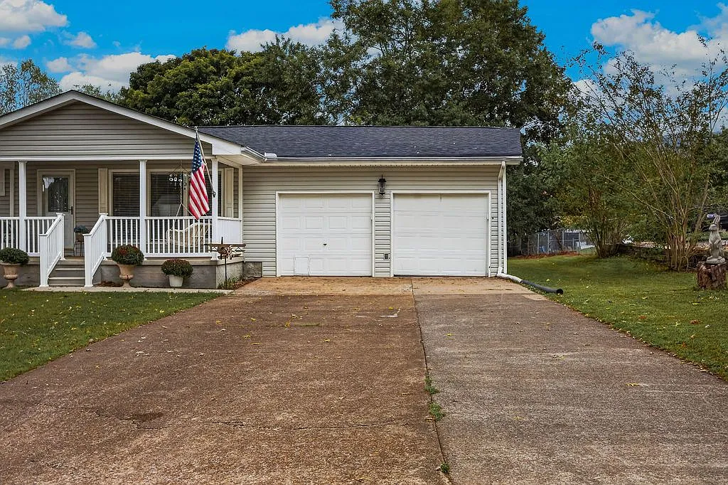 3 bed, 2.5 bath, 1720 sqft, $2,450 — Photo 3