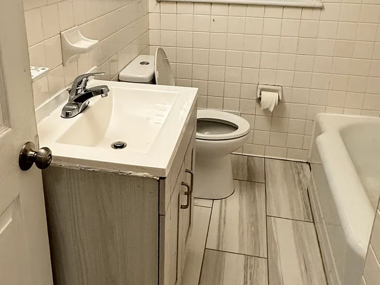 452 Windsor Dr SW — Photo 8
