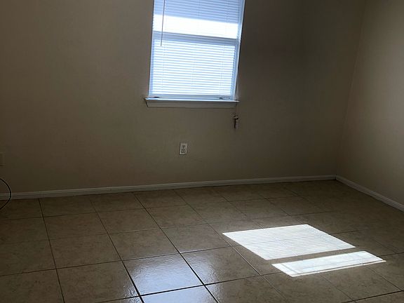 5th image of 210 North Dr APT C