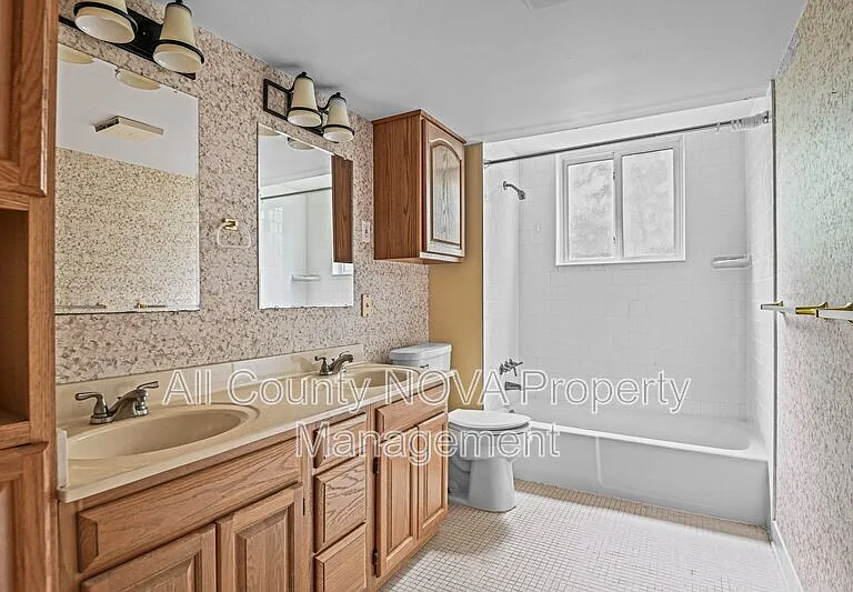 8108 Timber Valley Ct — Photo 13