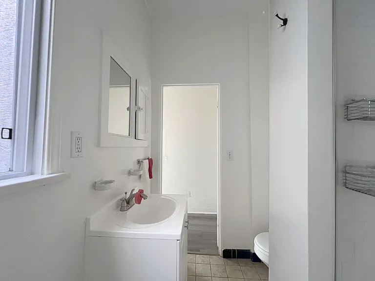3325 E 2nd St #5 — Photo 13