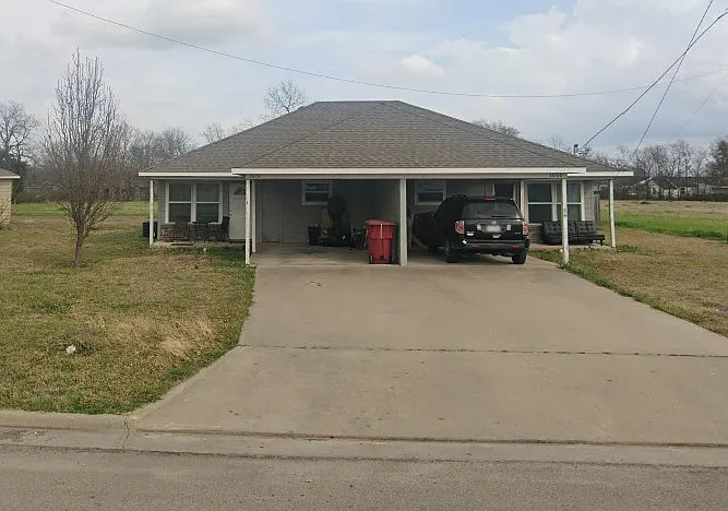 1608 Albert Broadfoot St — Photo 1