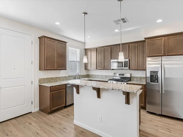 2261 Shady Canyon Dr — Photo 3