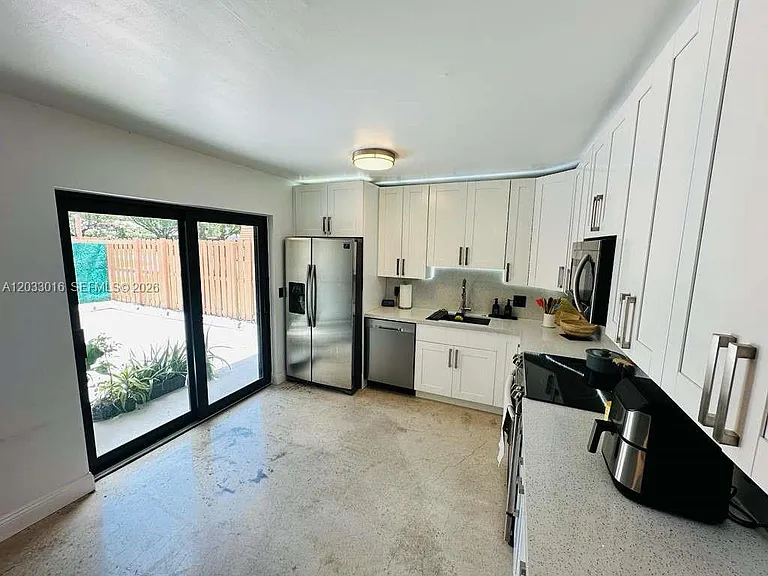 2601 Garden Ct — Photo 3