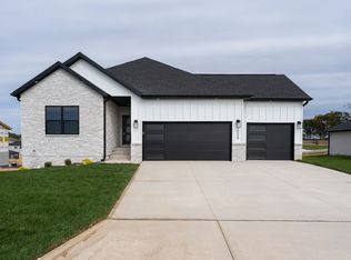 2509 W Goldfinch Dr, Ozark, MO 65721