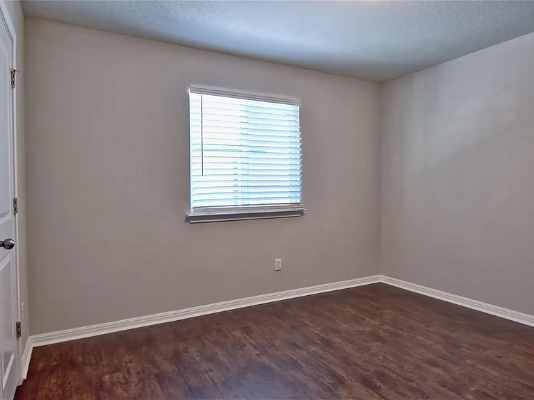 317 Clearlake Dr — Photo 21