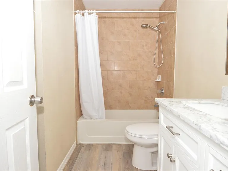 8764 Mallard Reserve Dr #101 — Photo 31