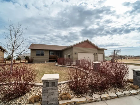 101 E Main St, Canistota, SD 57012