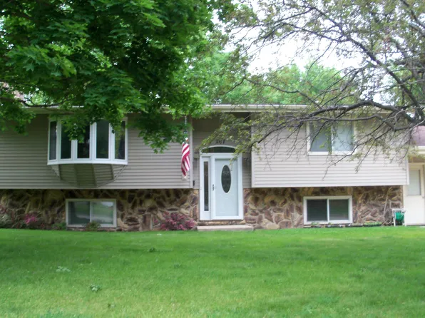 207 Deschepper St, Marshall, MN 56258