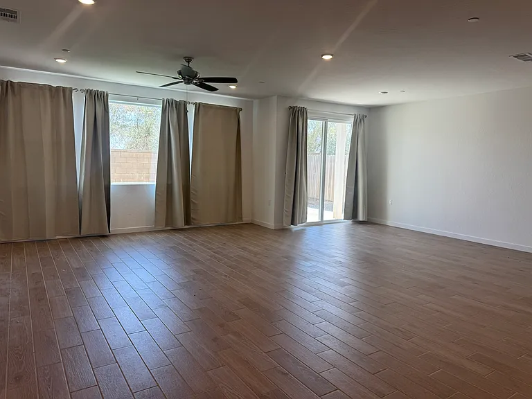 1083 S Traverse Dr — Photo 3