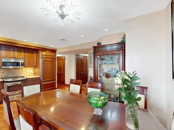 2421 Ocean Avenue image 6 of 16