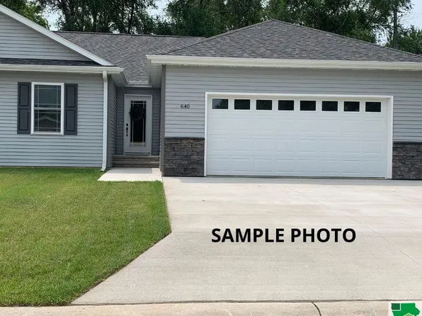 620 Meredith Ln, Moville, IA 51039