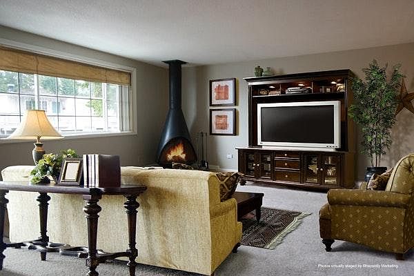 Spacious living room