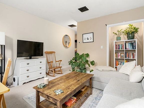 5th image of 122 Riverway #319