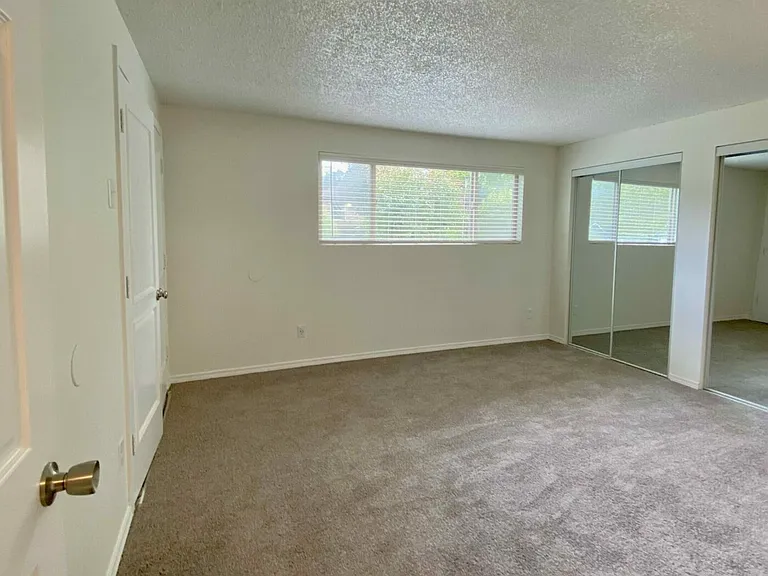 Timberlane Apartments — Photo 18