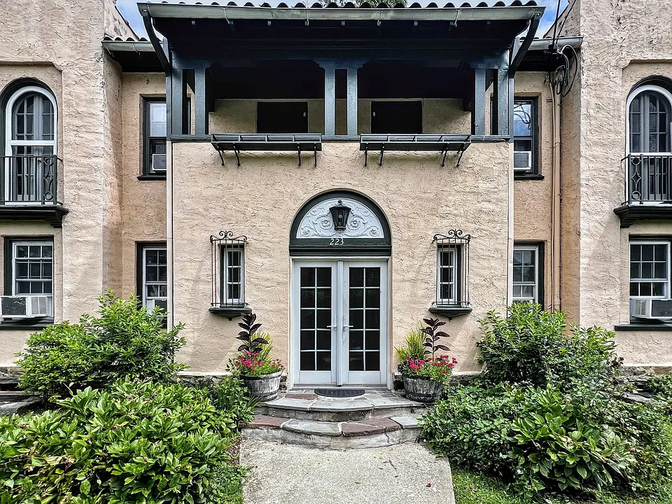 223 Bloomingdale Ave