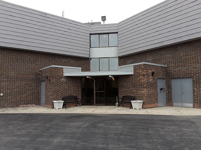 1st image of 924 S Lake Ct APT 215