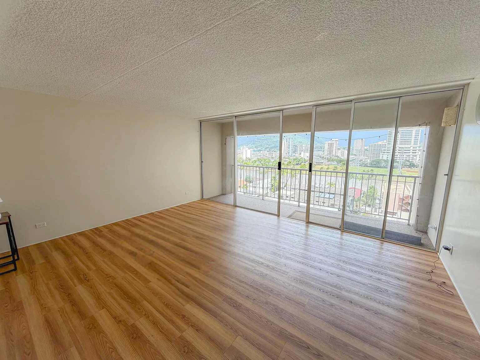 2 bed, 1.5 bath, 910 sqft, $3,150 — Photo 3
