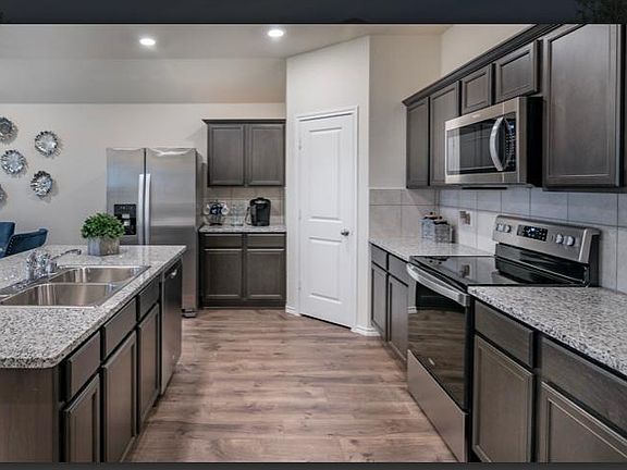 3rd image of 1005 Meadow Hill St