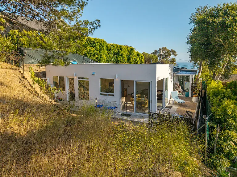 2534 Whitney Ave #A — Photo 30