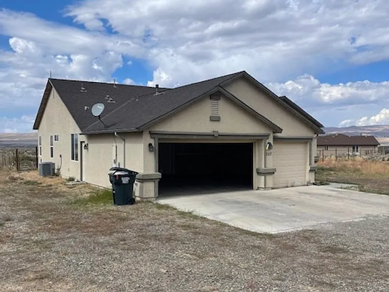 557 Dry Creek Trl — Photo 2
